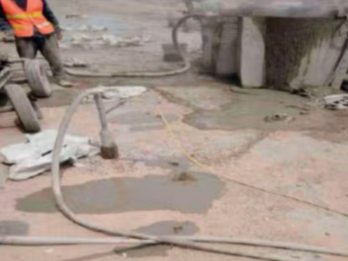 忠县水泥混凝土路面板底注浆技术 路面脱空注浆整治方案