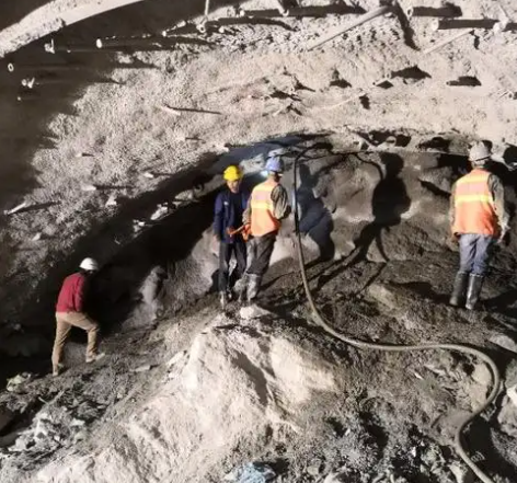 忠县拱顶带模注浆料的施工流程及注意事项